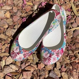 Crocs Iconic Comfort Pink Floral Ballet
Flats Shoes Women's 8 Slip On